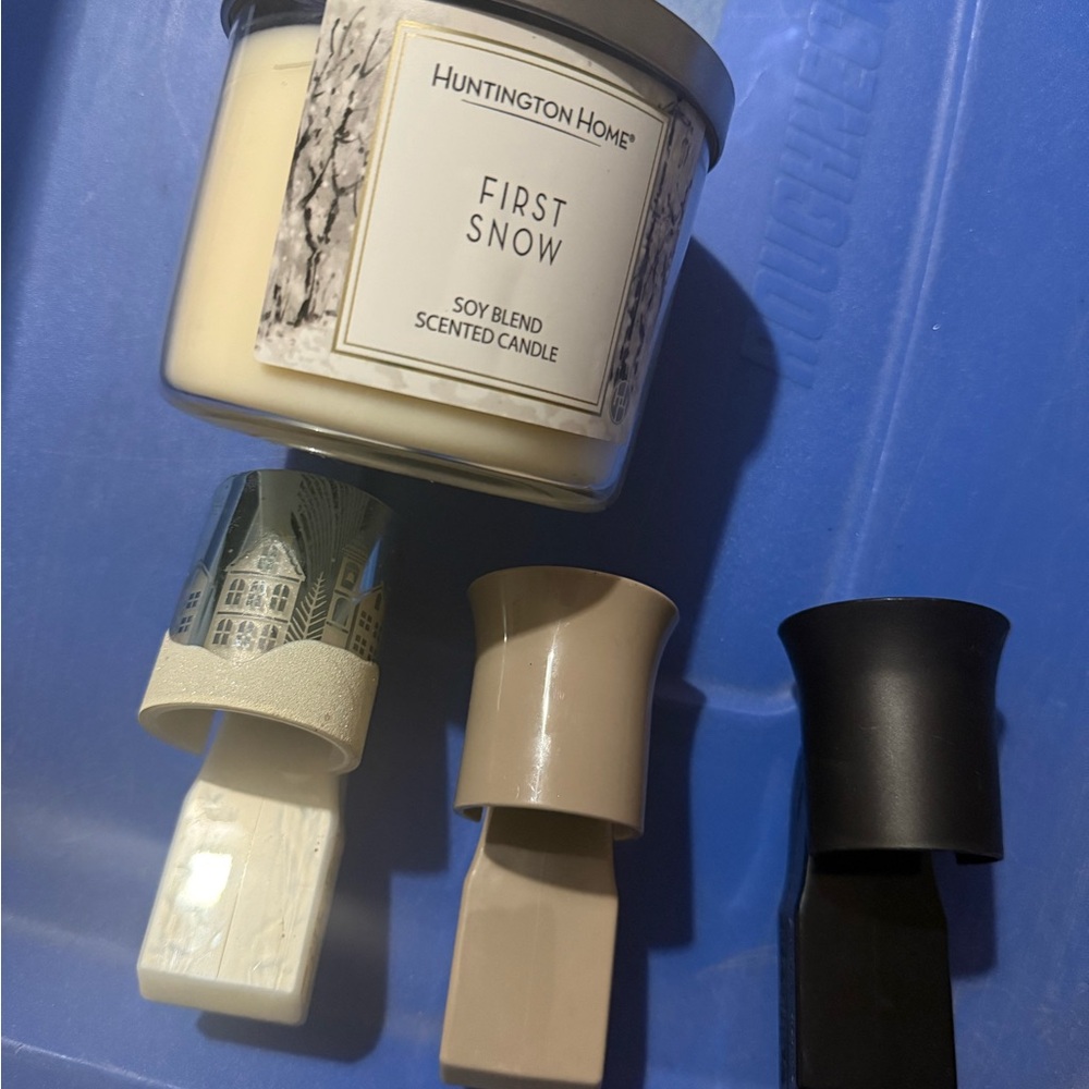 First Snow Soy Blend Candle with fragrance plugins and candle wreaths (small)